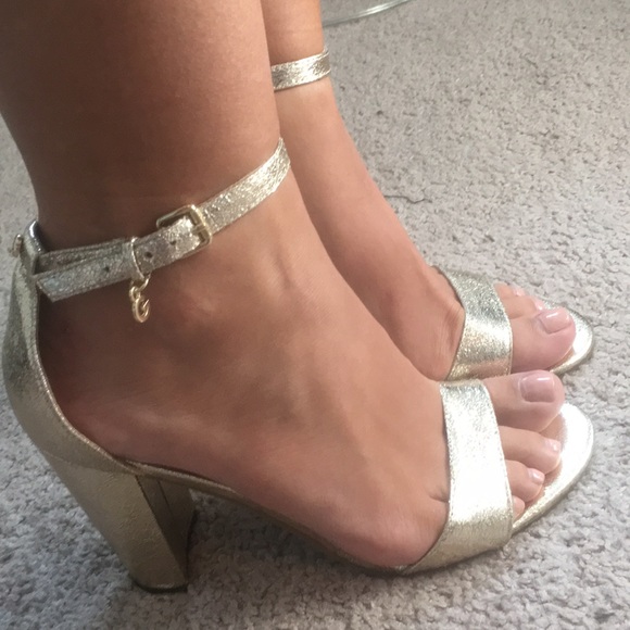 Hold heals. - Picture 1 of 3